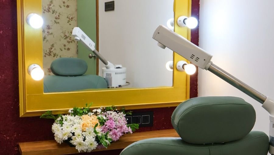 Facial station with vanity mirror and flowers