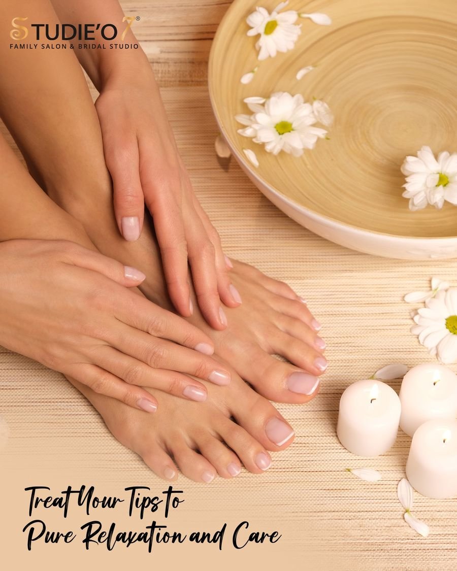 Manicure and pedicure care at Studie'o7